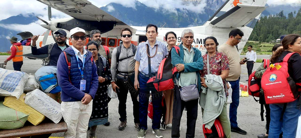 Happy yatris during Kailash Mansarovar Yatra with all facilities well organized