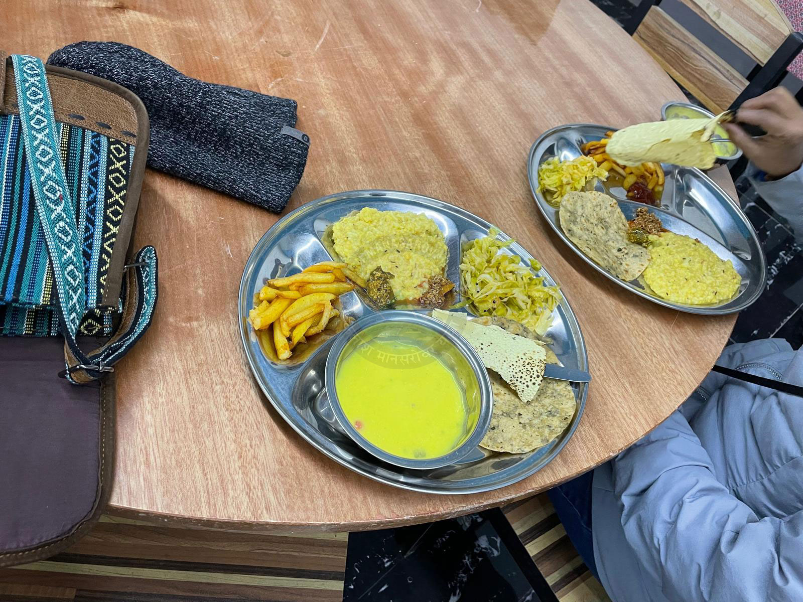 Pilgrims happily having nutritious vegetarian meals during Kailash Yatra, ensuring energy and comfort in remote areas