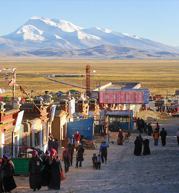 Darchen Town gateway to Mt Kailash