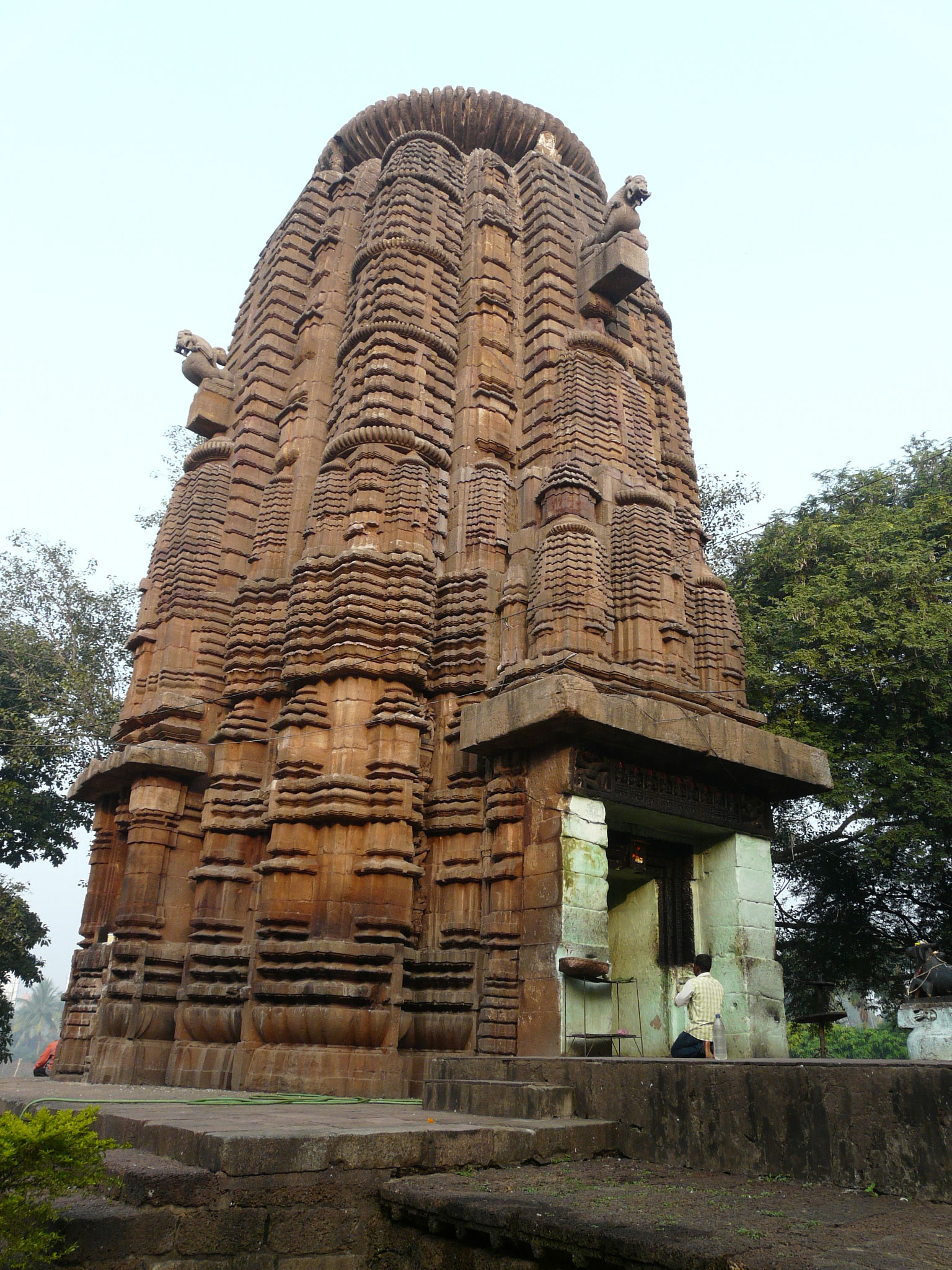 Rameshwar Temple scenic view with devotees and traditional architecture