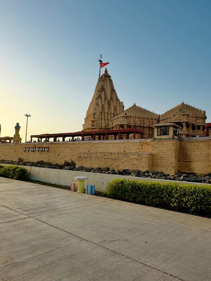Front view of Somnath Temple in Gujarat with the Arabian Sea in the background