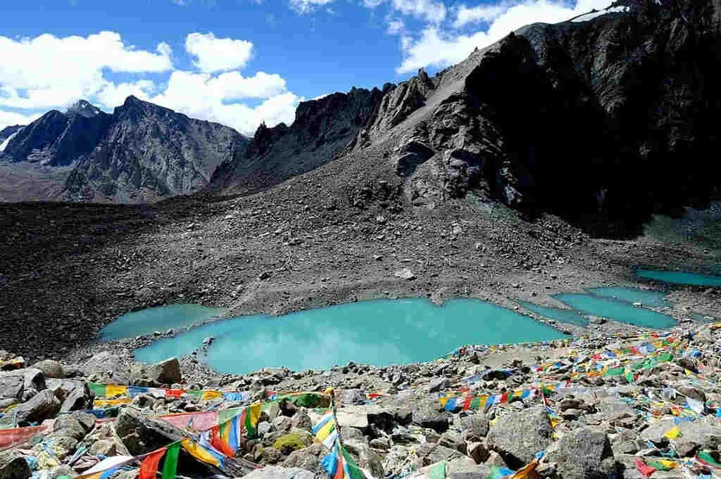 lake-gauri-kund-near-mount-kailash