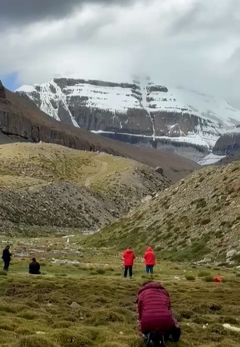 Yatri looking at Mount Kailash during pilgrimage